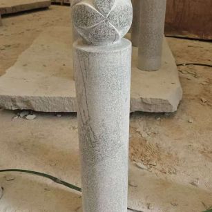 晋城 芝麻白花岗岩石材挡车石柱、停车柱、圆柱挡车柱、方柱挡车柱等