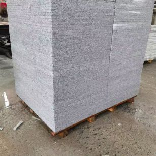 晋城 芝麻白火烧面1.8厚300*600地铺石，尺寸标准，厚薄均匀