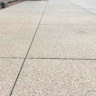 晋城 黄金麻花岗岩石板材荔枝面地面铺装效果