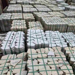 晋城 黄金麻白麻花岗岩荔枝面地铺石(冰裂纹)