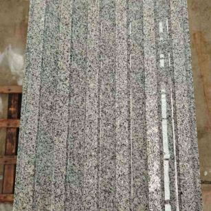 晋城 芝麻白花岗岩荔枝面雕刻盲道，盲条