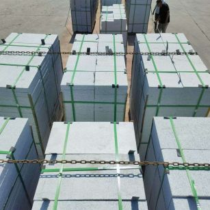 晋城 芝麻白花岗岩5公分地铺石 花岗岩厂家工厂装车日常