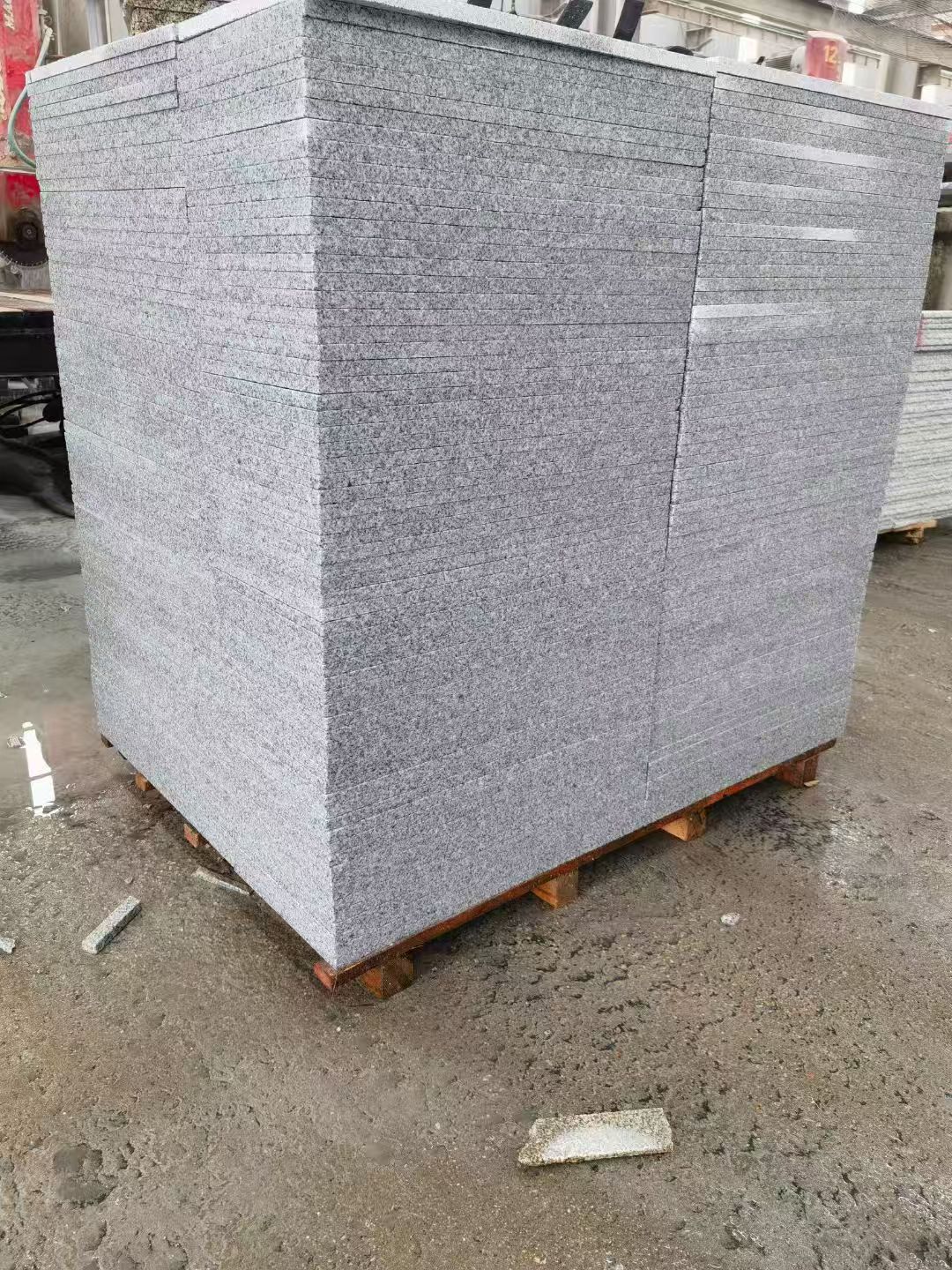 晋城 芝麻白火烧面1.8厚300*600地铺石，尺寸标准，厚薄均匀