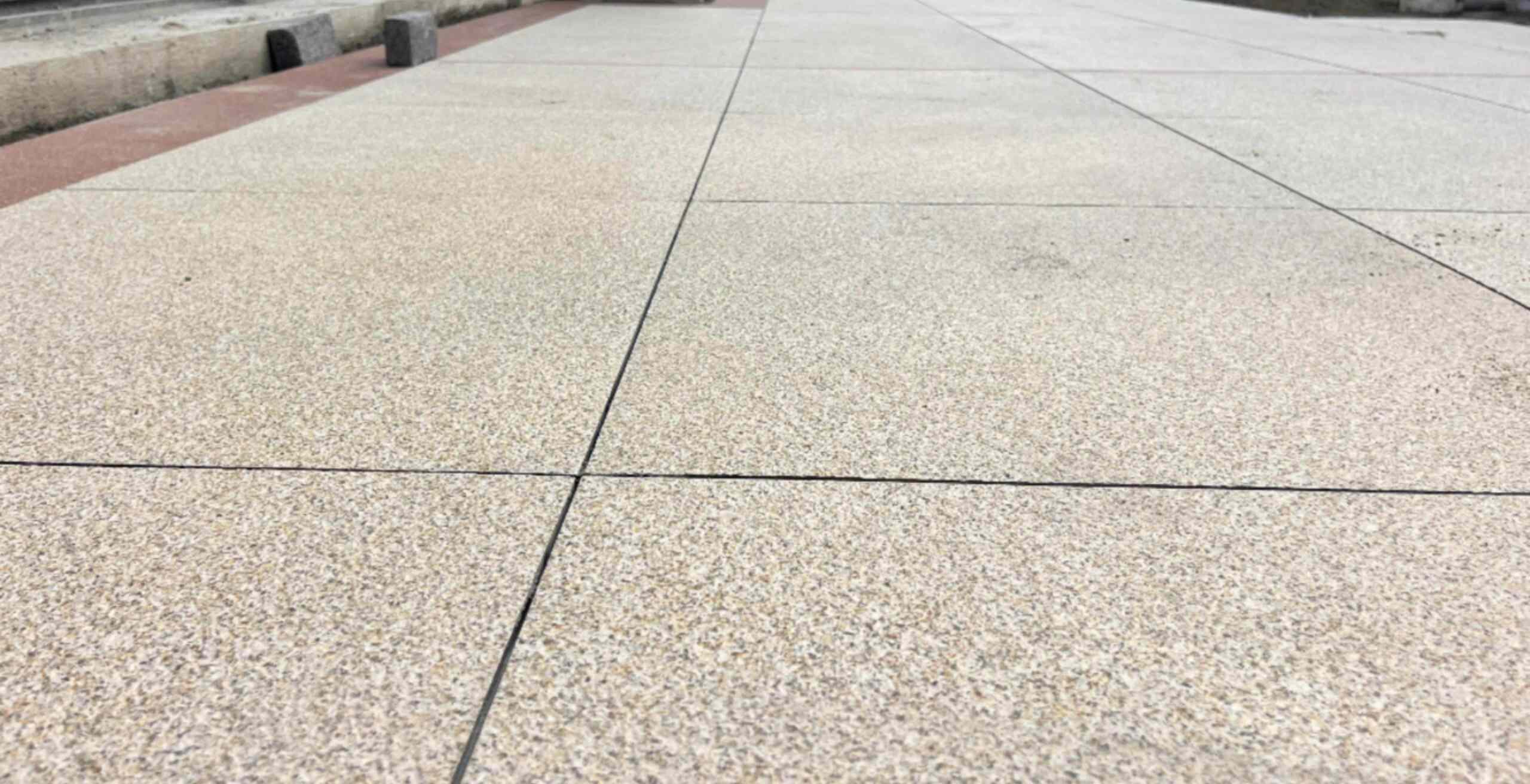 晋城 黄金麻花岗岩石板材荔枝面地面铺装效果