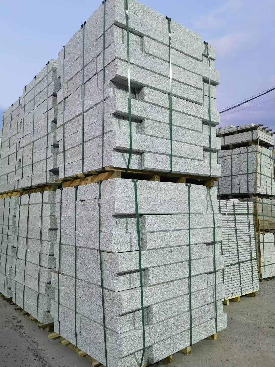 晋城 芝麻白花岗岩路沿石，路缘石，路肩石，道牙，立缘石，马路牙子，街沿石，侧石等