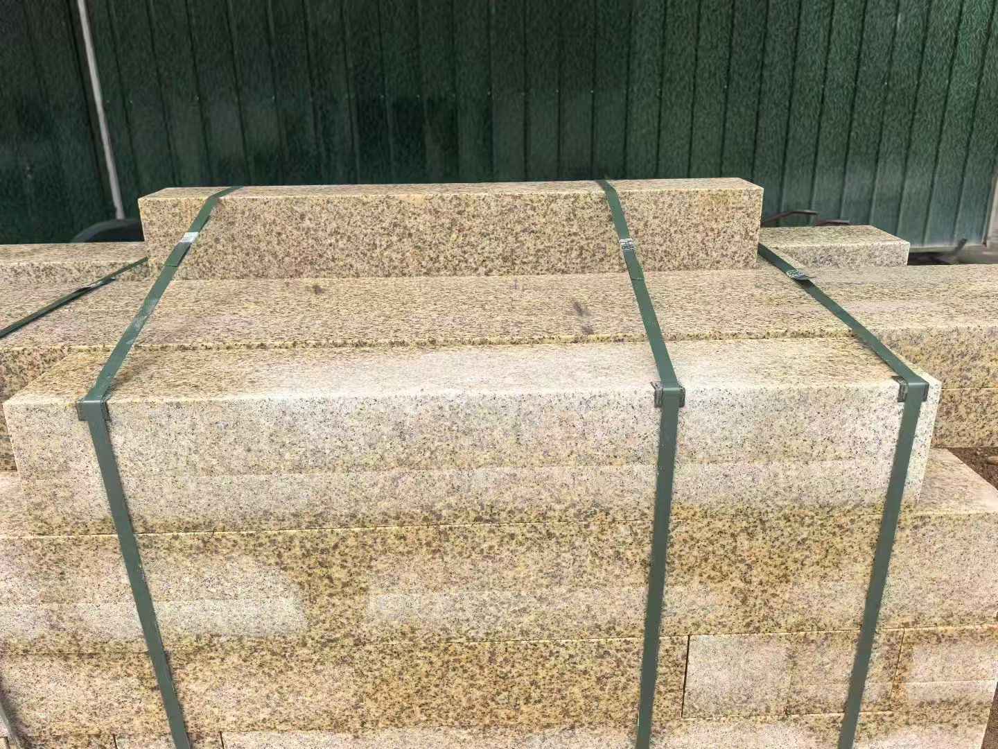 晋城 黄金麻花岗岩石材机切面栏杆料半成品