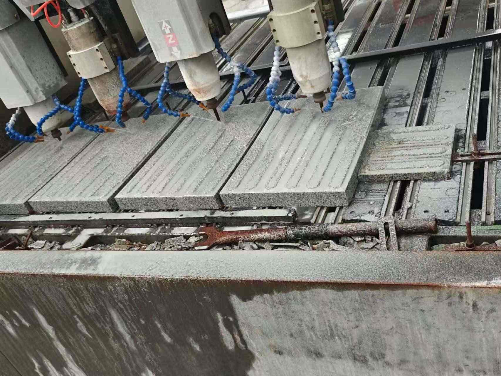 晋城 芝麻白花岗岩荔枝面盲道雕刻