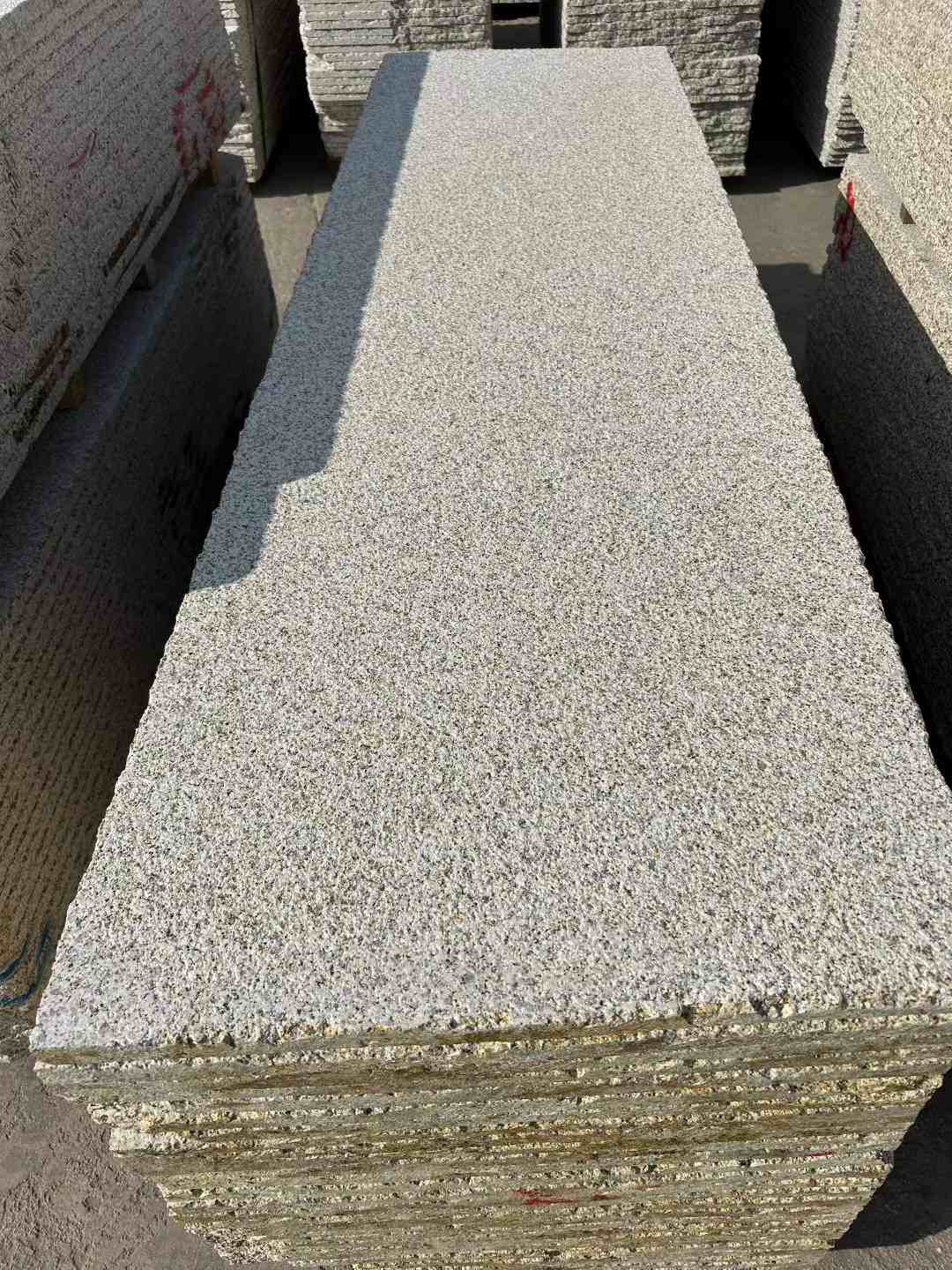 晋城 黄金麻花岗岩荔枝面毛板，半成品