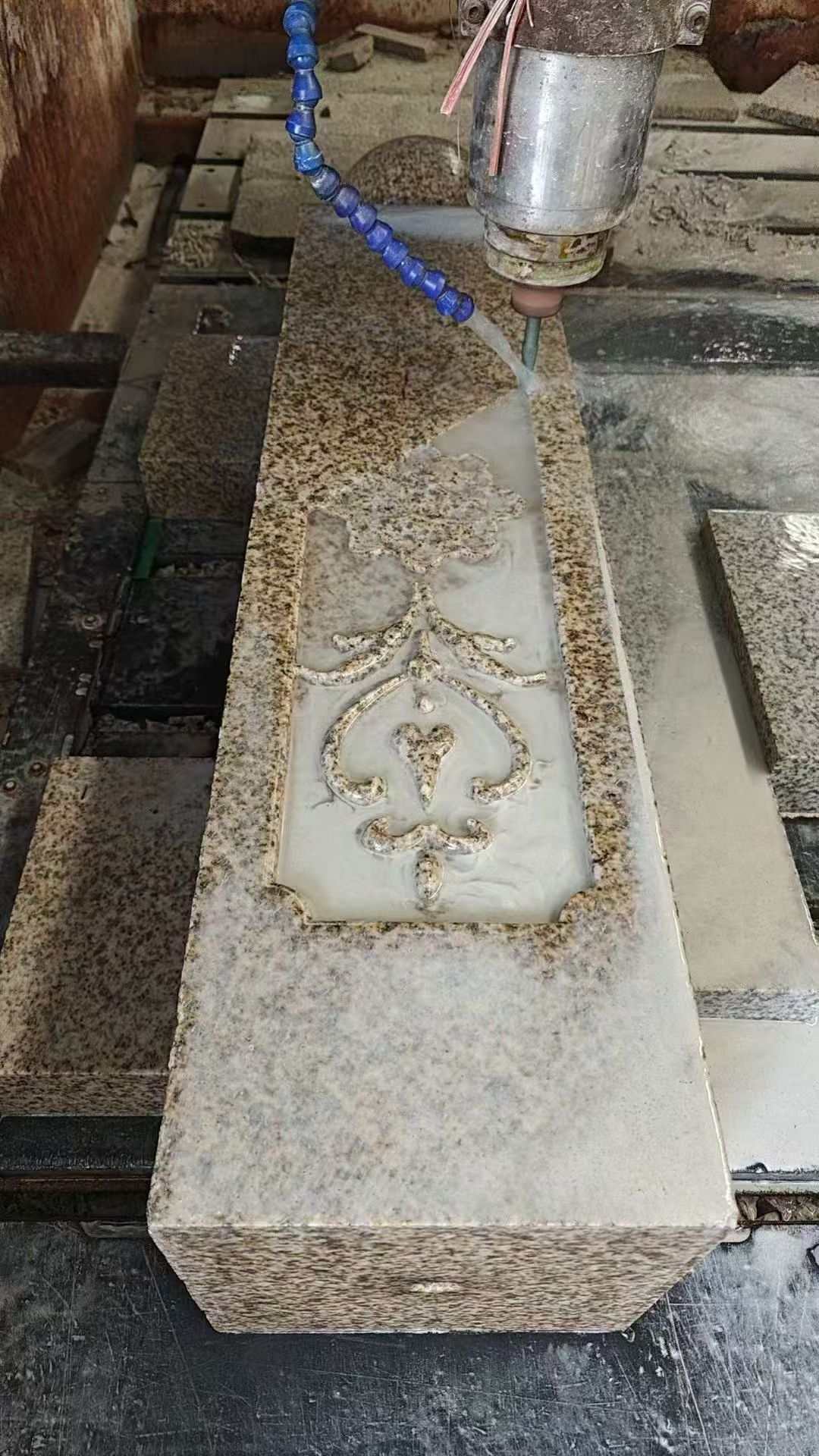 晋城 黄金麻花岗岩异形加工雕刻栏杆大柱