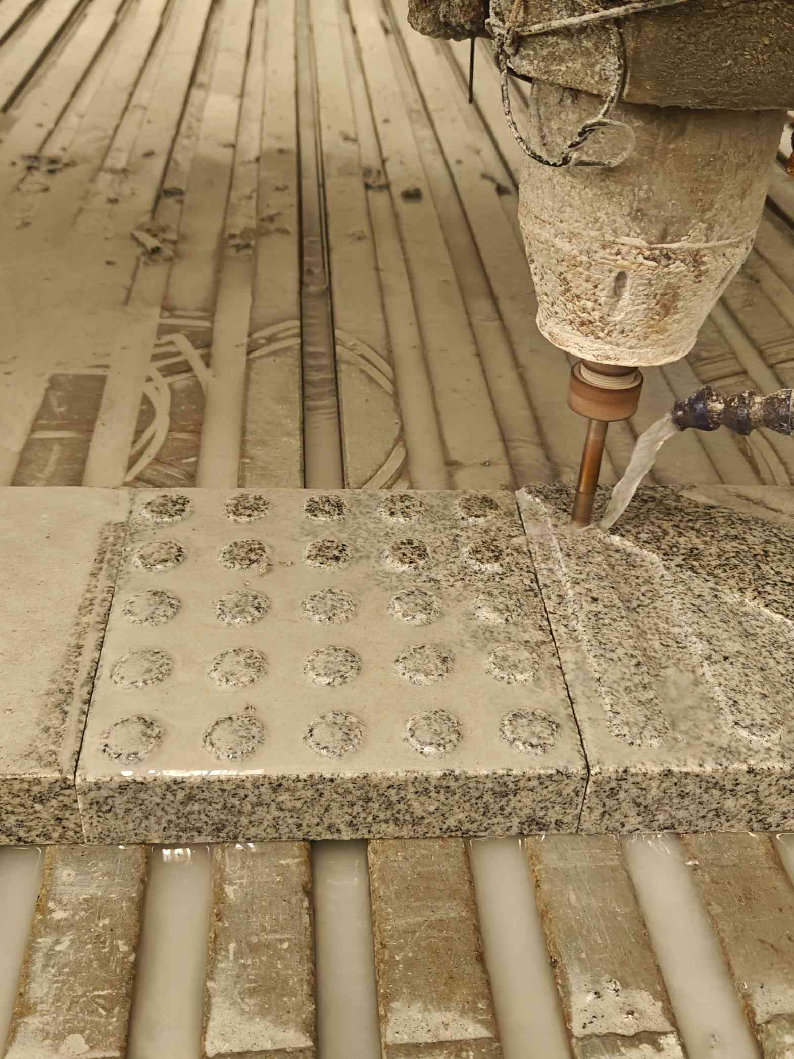 晋城 芝麻白花岗岩石材盲人石、盲道石、盲点石