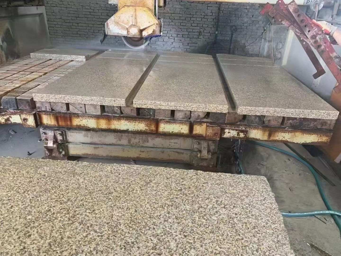 晋城 黄金麻荔枝面成品板加工