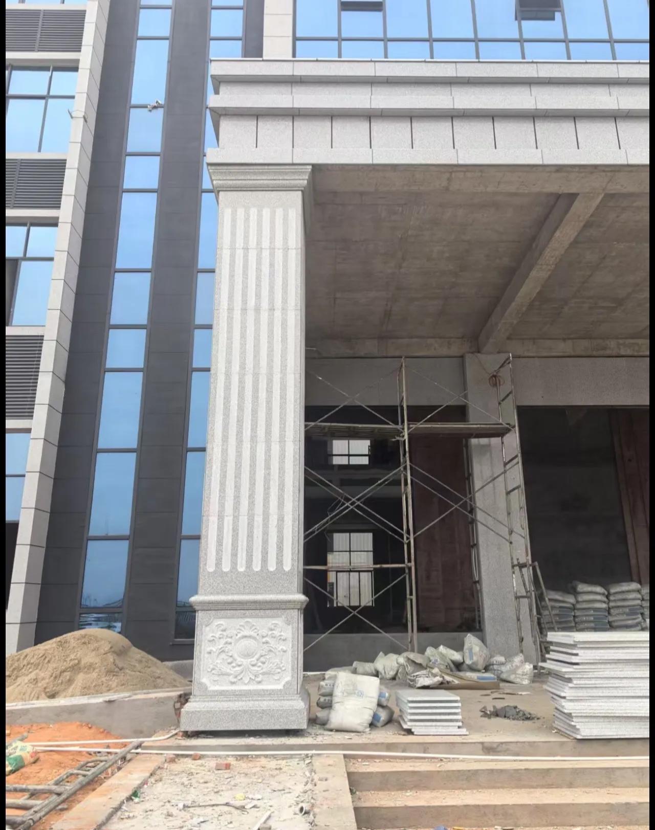 晋城 芝麻白光面花岗岩门楼大柱（罗马柱）配雕花底座