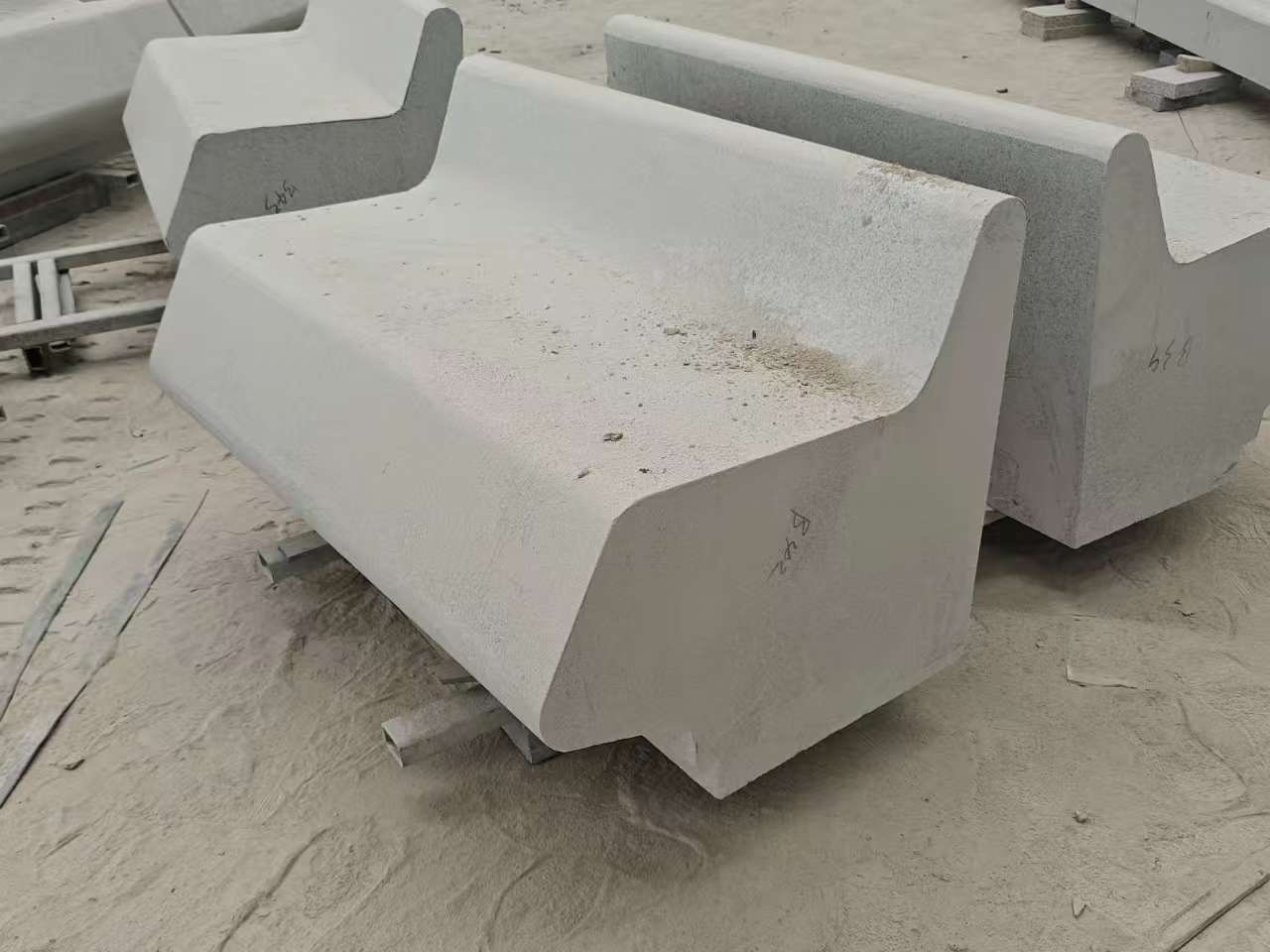 晋城 芝麻白花岗岩异形坐凳，石凳