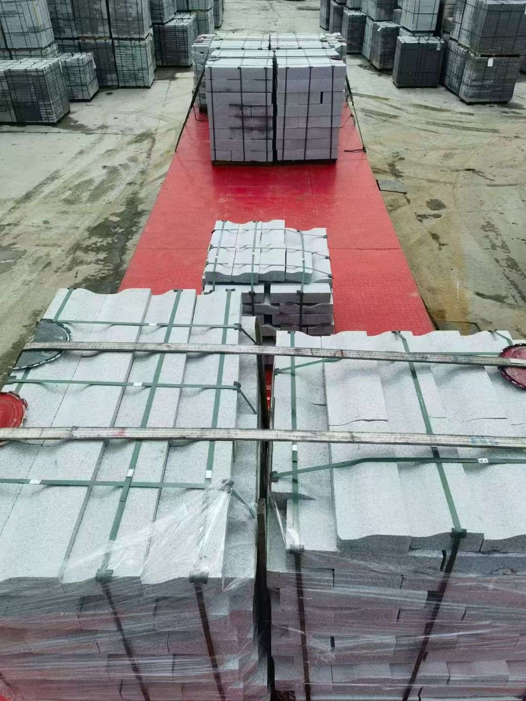 晋城 芝麻白仿形加直形路沿石出货日常