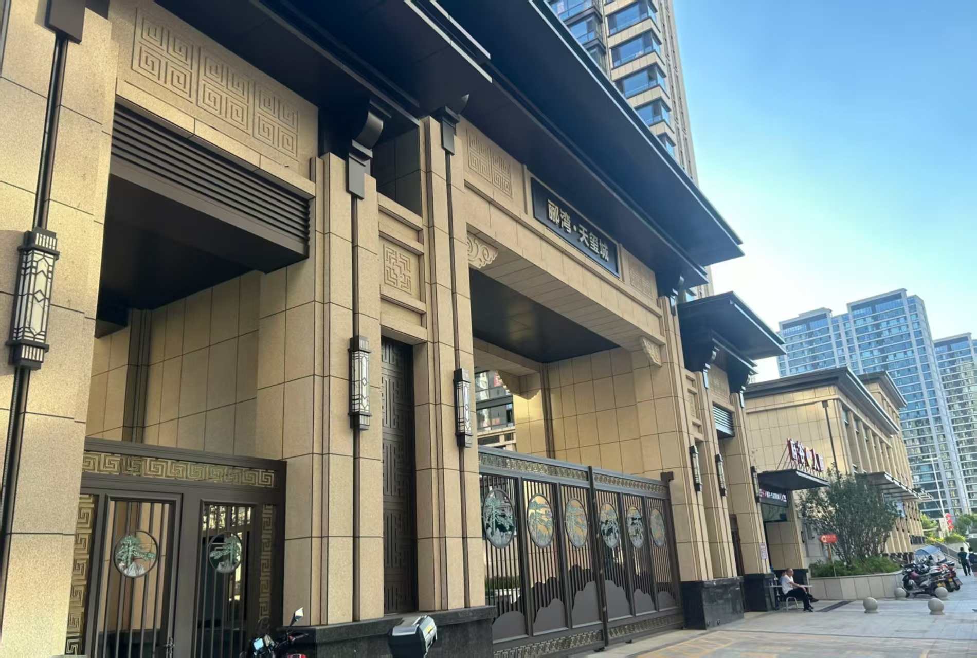 晋城 黄金麻花岗岩荔枝面小区门楼外墙干挂