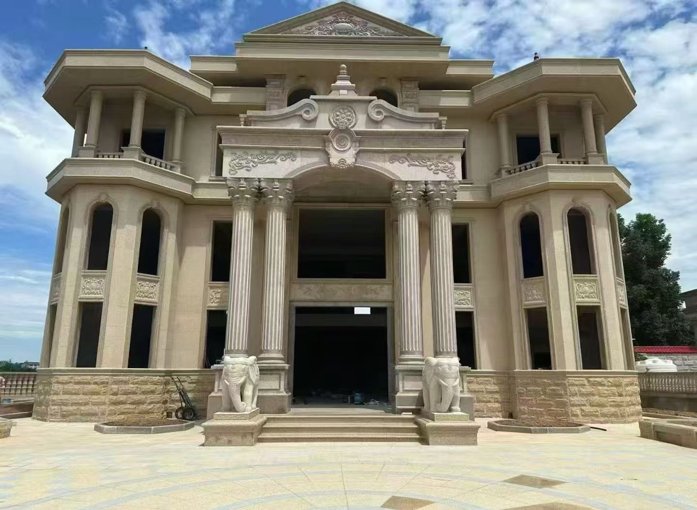 晋城 黄金麻别墅外墙干挂，大柱，大象，蘑菇石，雕花板