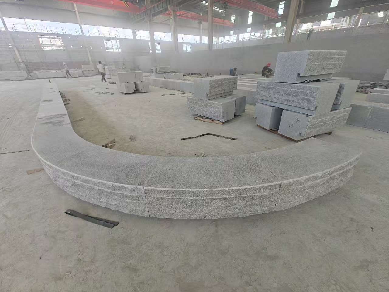 晋城 芝麻白异形坐凳，自然面光面弧形加工