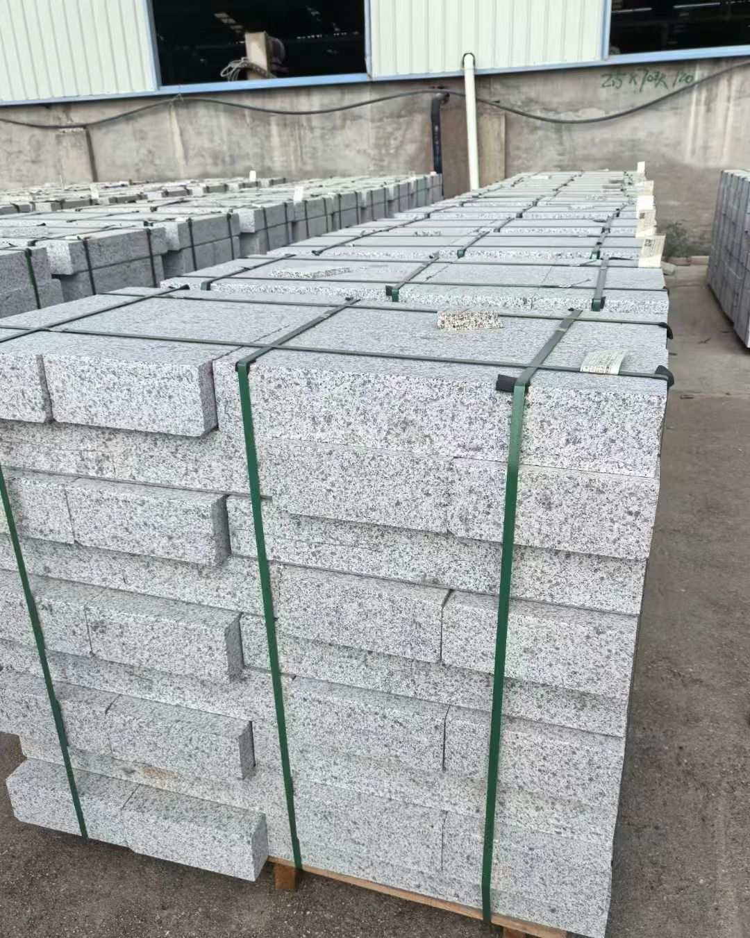 晋城 白麻花岗岩路沿石，弧形路沿石，道牙石，马路牙子，界石，路缘石，平沿石，直岩石，平缘石等