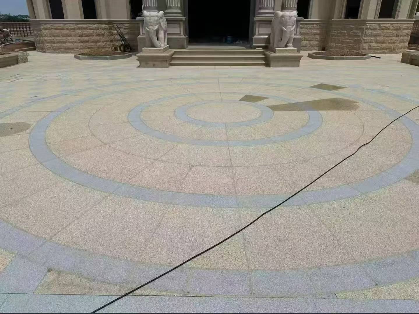 晋城 黄金麻芝麻灰花岗岩石材地铺拼接效果